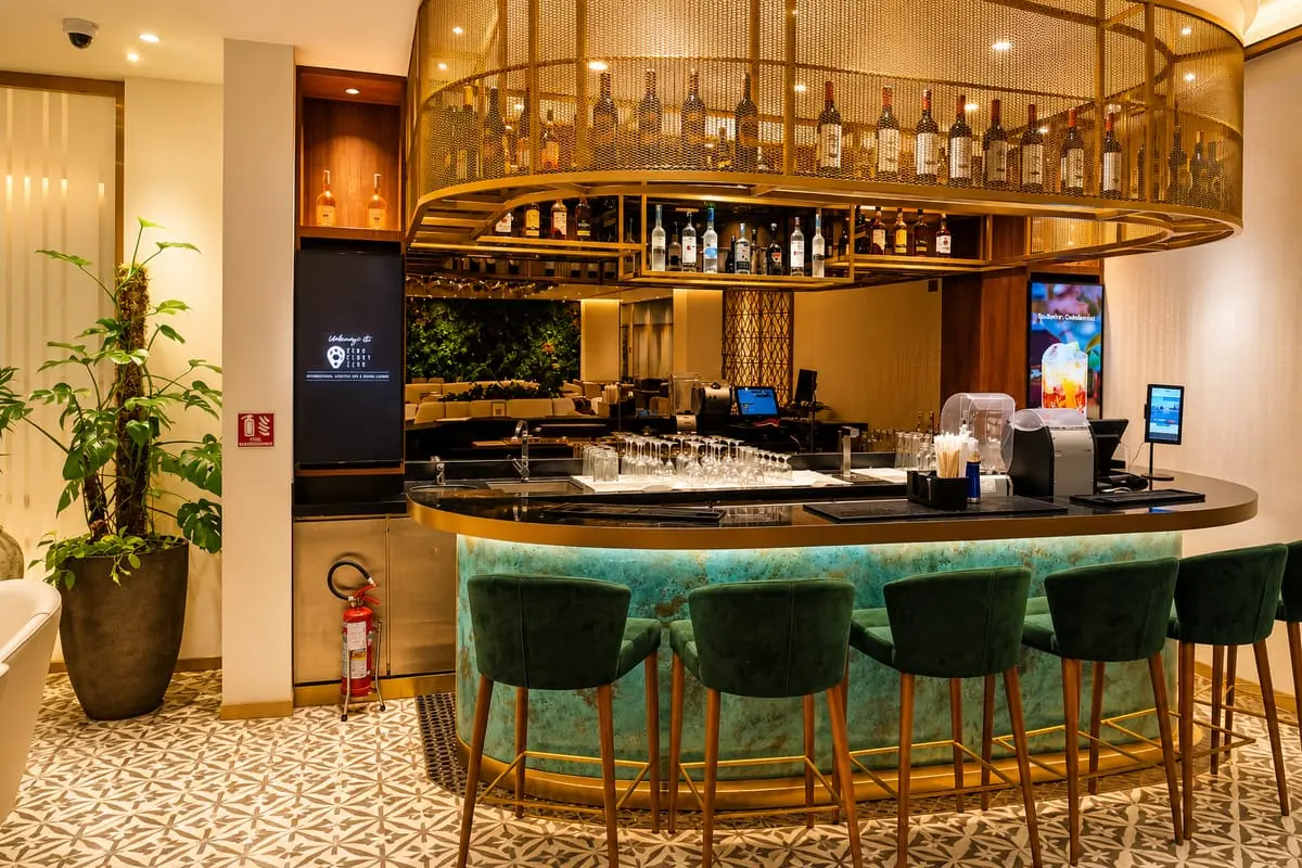 080 Arrival Lounge — photo 4 of 4