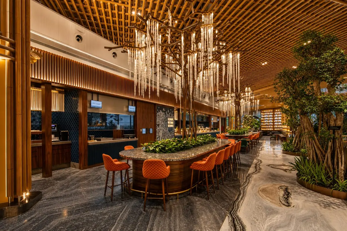 080 International Lounge — photo 3 of 4
