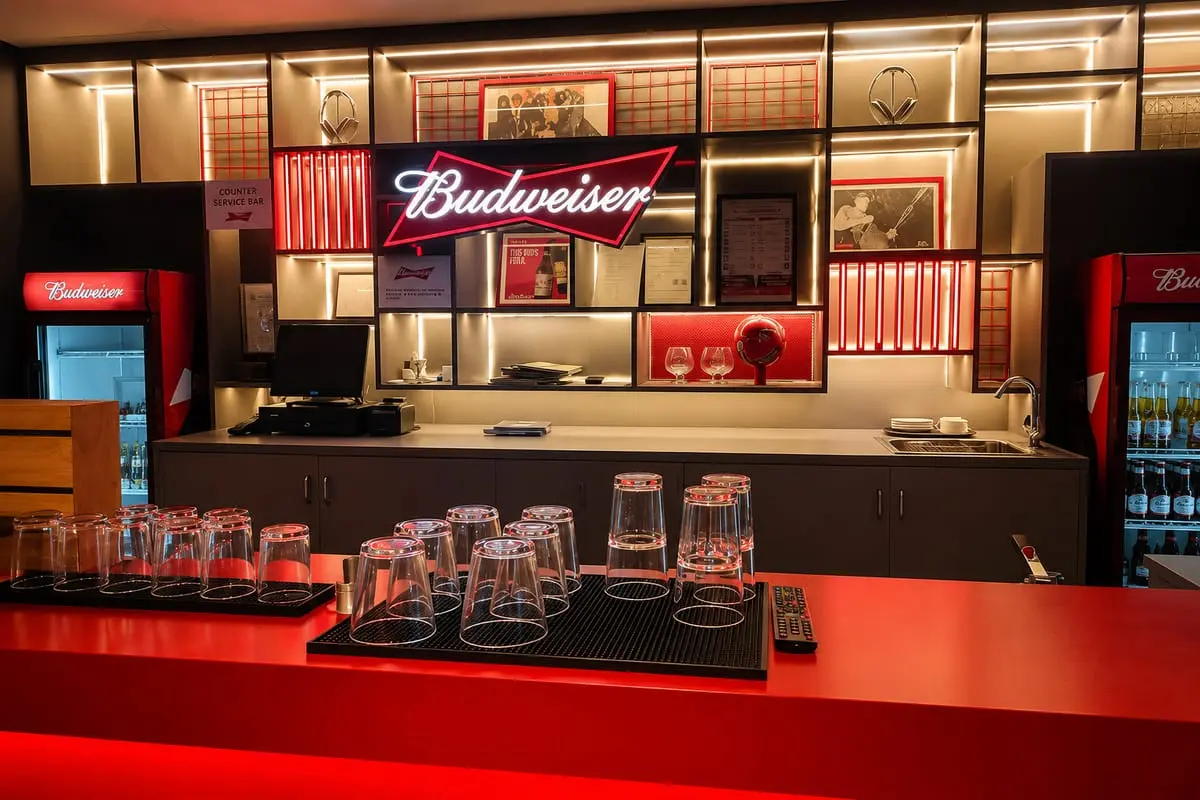 Budweiser Lounge — photo 3 of 7