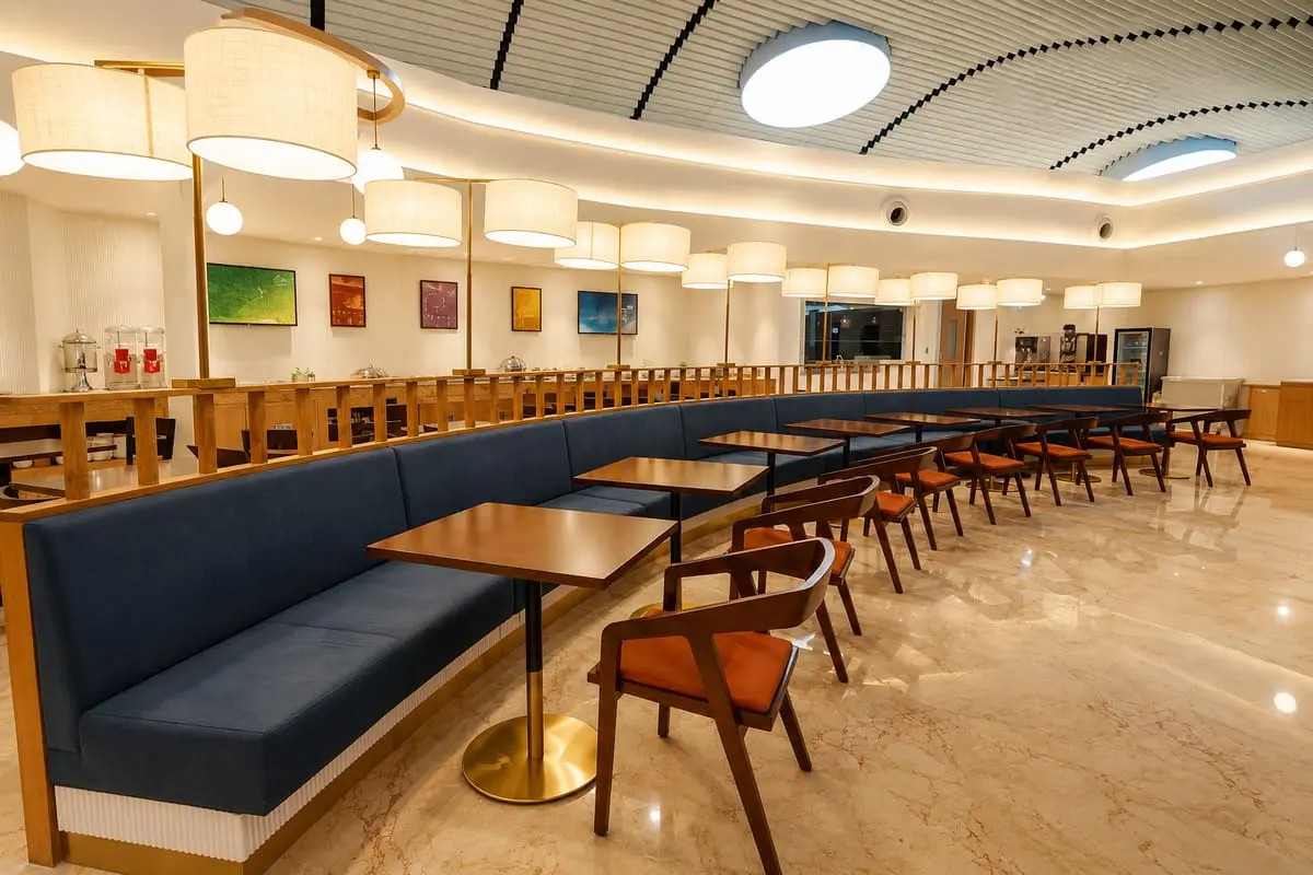 Travel Club Lounge — photo 6 of 6